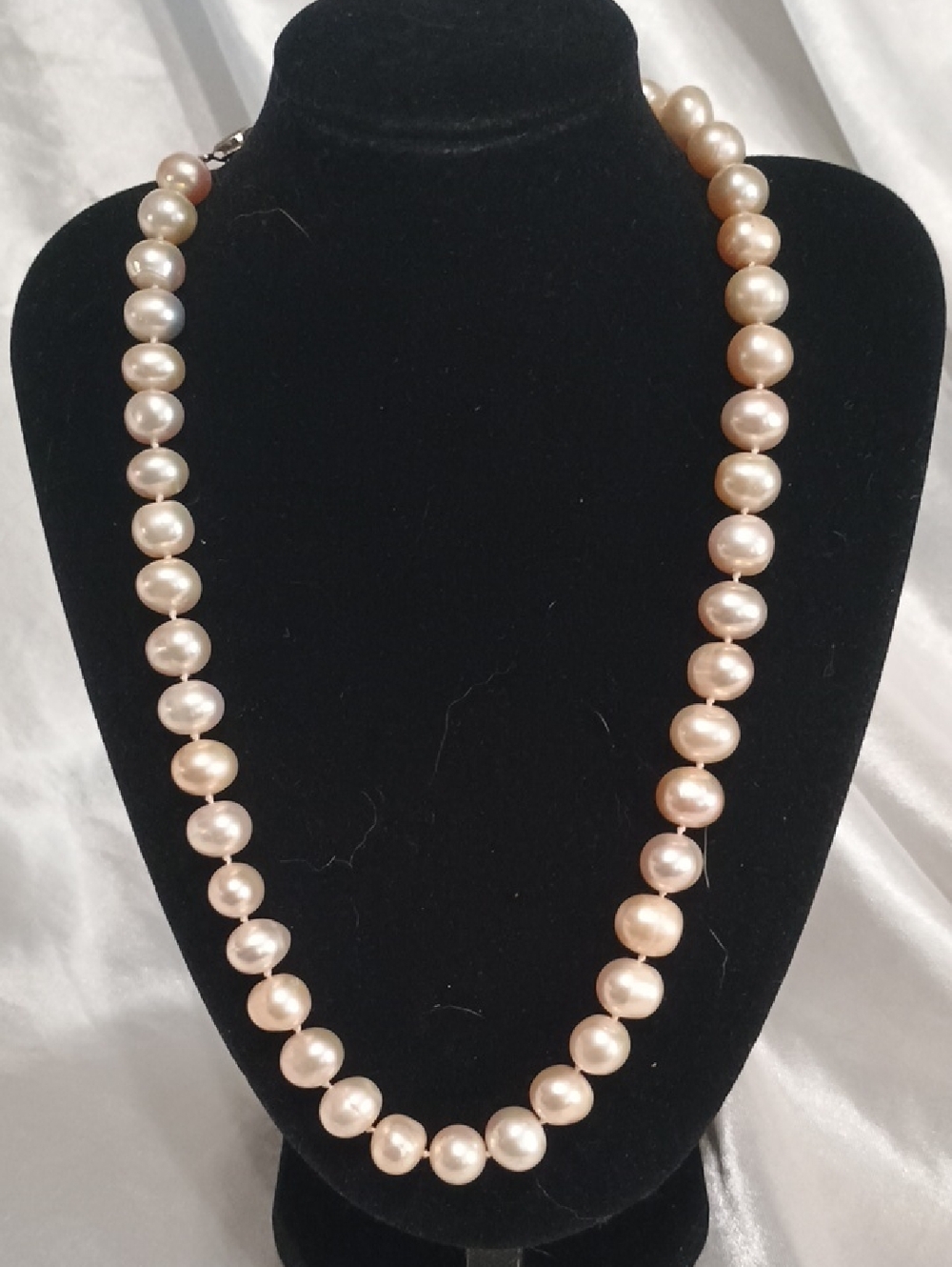 New Genuine Pearl Necklace With Rare Gold Undrtones